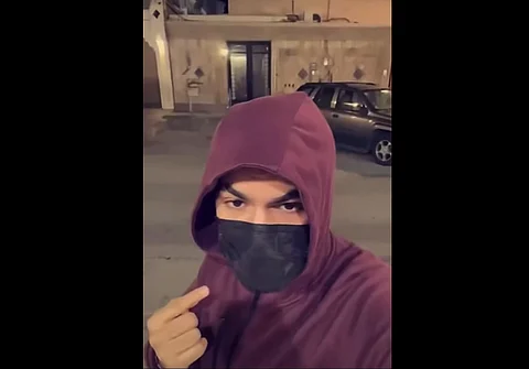 "الخنيزي" يحتفل بمرور عام على عودته لأهله بعد اختطافه 20 عامًا