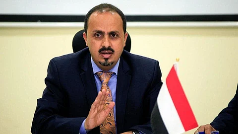 وزير الإعلام اليمني يدين استهداف ميليشيا الحوثي مخيم النازحين بمأرب