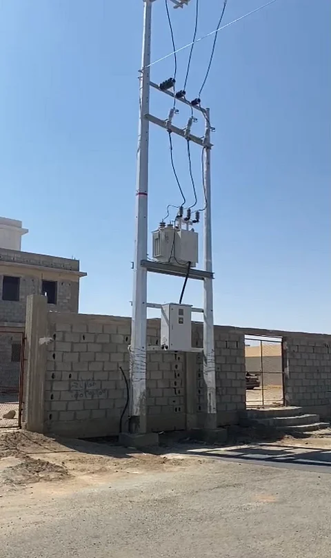 مواطن رداً على "كهرباء مكة": فرعكم أخطأ التصرف بنقل أعمدة الضغط العالي