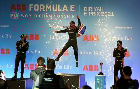 البريطاني "سام بيرد" يتوج بلقب سباق "فورمولا إي الدرعية 2021"