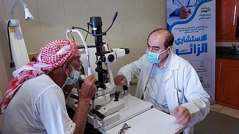 "الاستشاري الزائر" يعالج 522 مريضاً بصامطة