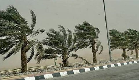 طقس اليوم ..الأرصاد: رياح نشطة مثيرة للأتربة والغبار على المدينة المنورة والأجزاء الجنوبية من الرياض والشرقية
