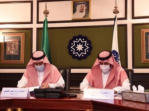 اتفاق بين مؤسسة سلطان الخيرية وشركة "ترتيل" لتوريد أجهزة بلغة "برايل" للمكفوفين