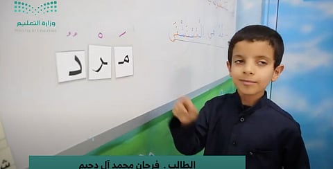 شاهد.. "مدرستي" تخرّج معلمين صغارًا.. قصة نجاح يترجمها جهد معلم
