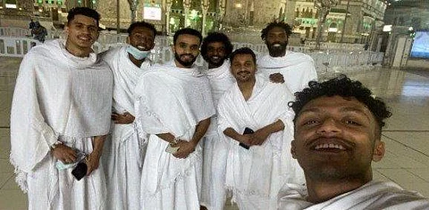 "قوميز" يطلب من لاعبي الهلال "ماء زمزم"