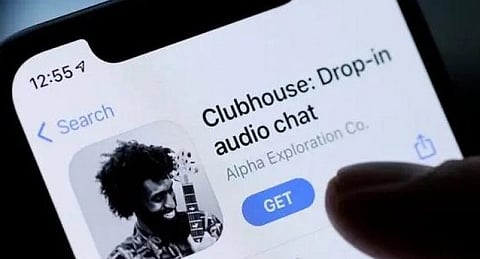 يسجل الدردشات الصوتية.. اتهامات خطيرة توجه إلى تطبيق "كلوب هاوس"