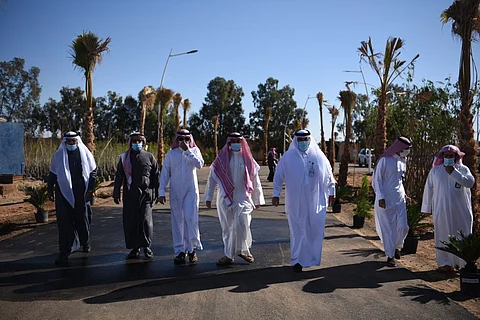 في تبوك الورد.. أمين تبوك يدشّن مشتل "المليون زهرة"