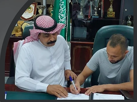 نادي الطائي يجدد عقد "العنزي" حارس مرمى الفريق الأول لموسمين