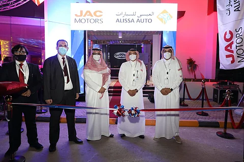 عبداللطيف العيسى للسيارات تفتتح أكبر صالة عرض ومركز صيانة لسيارات جاك موتورز في الخليج