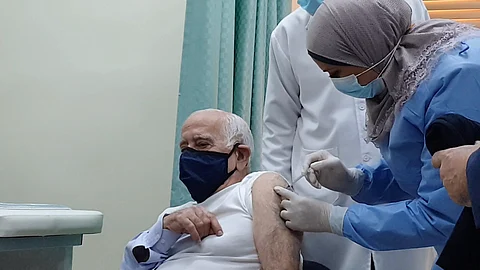 الأردن يمدِّد حظر التجوُّل الليلي وإجراءات مكافحة "كورونا" إلى منتصف مايو