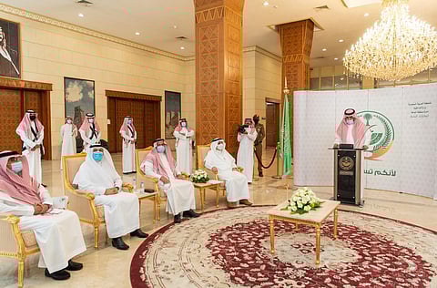 أمير الباحة يعلن تغيير مسمى جائزة الحسام إلى "جائزة الباحة"