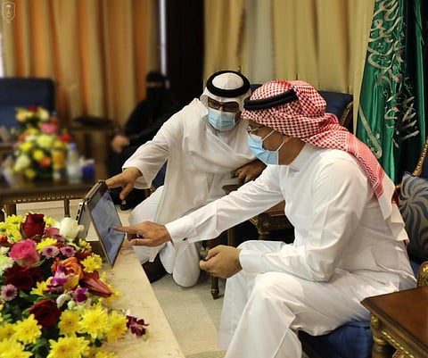 شاهد.. رئيس جامعة الملك سعود يدشن منصة "طور جامعتك"