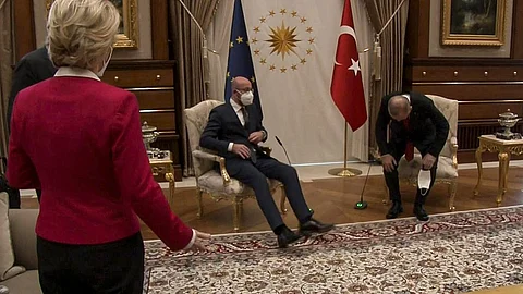 شاهد خطأ أردوغان بحق رئيسة المفوضية.. فيديو اللحظة التي أغضبت أوروبا