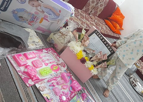 التنمية الاجتماعية الأهلية في الشميسي والجرادية تزور مقيمة باكستانية تعرضت للسلب في فيديو متداول