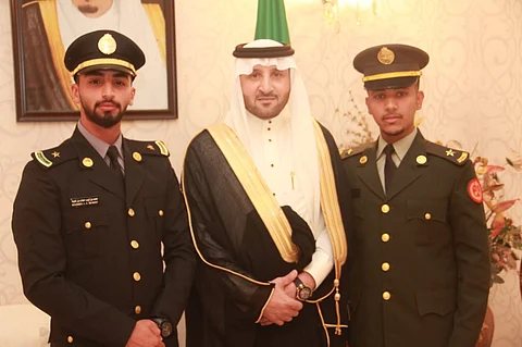 اللواء "أيوب بن نحيت" يتلقى التهاني بتخرج ولديه محمد ومتعب