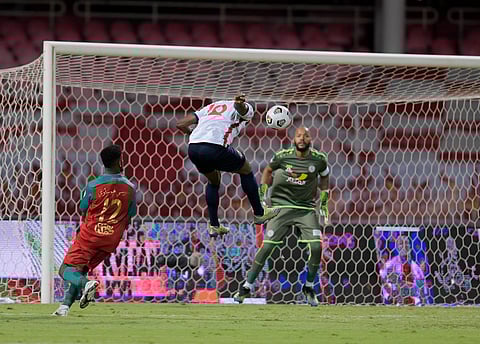 ضربه بهدف "الكويكبي" .. الاتفاق يؤزم من وضع الوحدة في الدوري