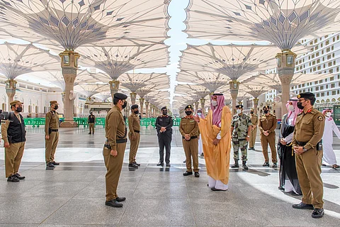 "فيصل بن سلمان" يتفقد أعمال القطاعات الأمنية والخدمية بالمسجد النبوي