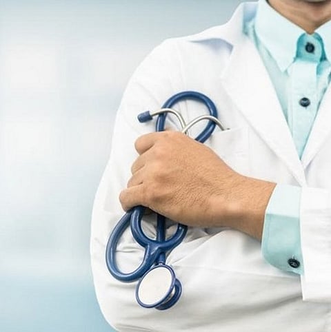 كم ممارسًا صحيًّا محصنًا بمراكز لقاحات مكة؟ هنا الإجابة بالأرقام والنسبة