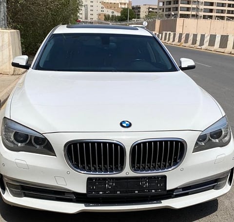 المعاناة مستمرة.. غرامات 21800 ريال على اللوحات المسروقة والجاني طليق