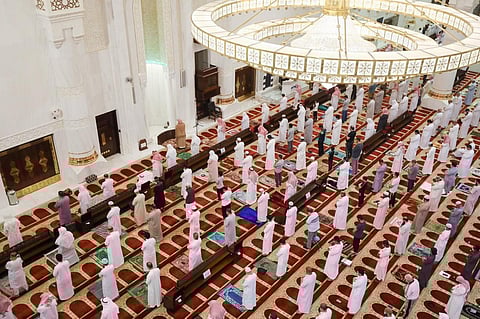 غلق 23 مسجدًا مؤقتًا في 6 مناطق بعد ثبوت 23 إصابة بـ"كورونا" بين المصلين وإعادة فتح 9 مساجد