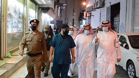 إغلاق "سوق العتيبية" بمكة لعدم تقيُّد مرتاديه باحترازات "كورونا"