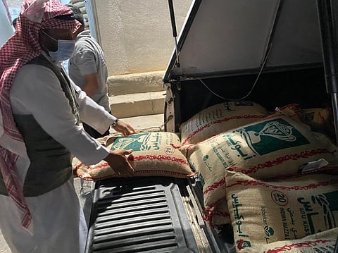 "خيرية نجران" توزع زكاة الفطر على مستحقي المنطقة