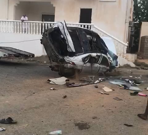 في "عارضة جازان".. حادث مروري مأساوي يقذف بجثة السائق فوق سطح مسجد