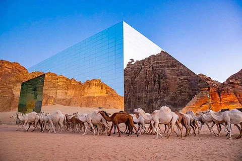 وزير الثقافة مغرداً بصورة "مرايا العلا": من ماضينا العريق ننطلق نحو مستقبلنا المزدهر