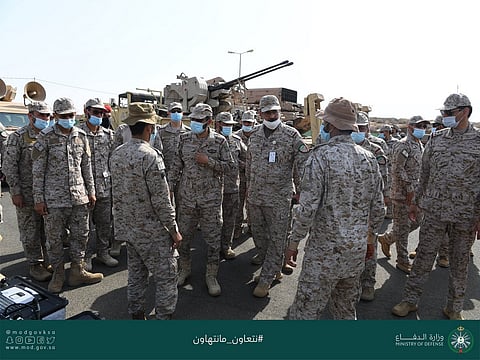 نائب رئيس "الأركان العامة" يتفقد الوحدات المرابطة بالحد الجنوبي