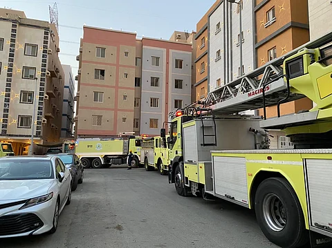 "مدني جدة" يسيطر على حريق بشقة سكنية بحي الواحة شمال المحافظة