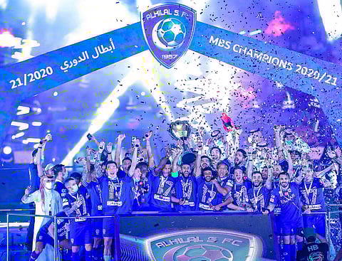 في ليلة تتويجه باللقب 17 صدح الأزرق : أنا الهلال أنا الزعيم أنا البطل