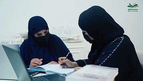 "أم وابنتها".. أبرز قصص الدفعة الـ12 ضمن خريجات جامعة شقراء