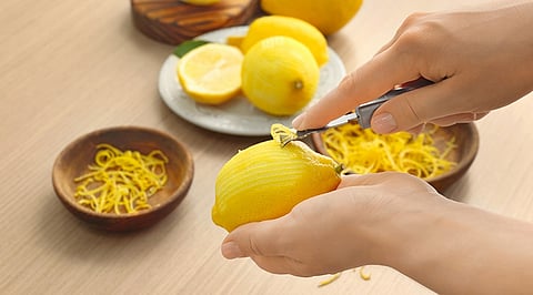 لا تتخلص من قشور الليمون.. كنز صحي يقي من الأمراض