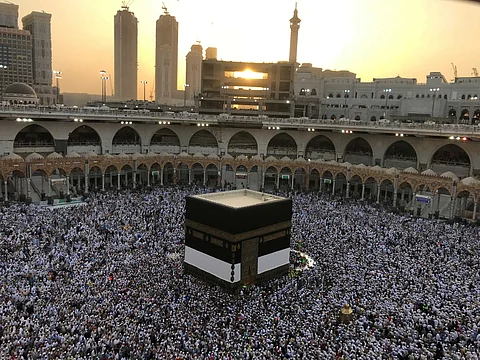 استشهدت بتقرير سعودي.. "فرانس برس": هذا سبب منع الطيران فوق مكة