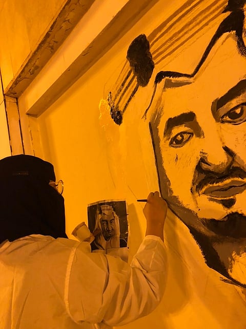 جدران تنطق بالجمال.. أنامل فنانات سعوديات تحارب التشوّهات وشعارهن "تبوك بأعيننا"