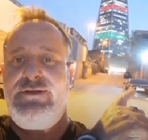 إيطاليا أم سلطنة عمان؟.. شاهد كيف خدع برج الفيصلية وافدًا إيطاليًّا