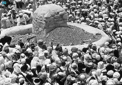 أسيرُ حربٍ كَسرت قيودَه "لبيك".. قصة الحاج "يوسف- بتس" بين ذهول ودهشة!