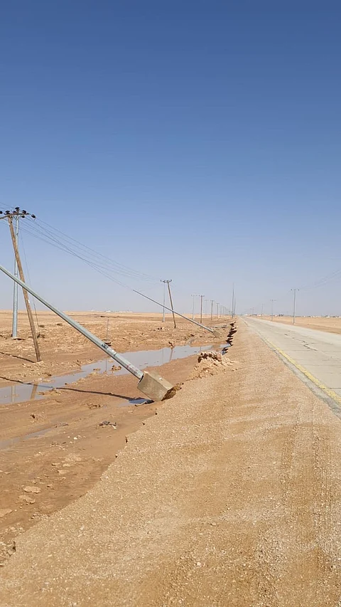 16 ساعة بلا كهرباء.. سيول الأفلاج تقطع التيار عن أهالي ساقي آل ناهض