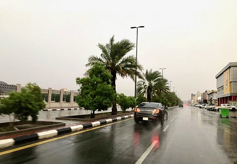 "مدني مكة" يحذّر من حالة سحب ممطرة بمحافظات عدة حتى 8 مساءً