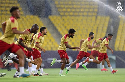 النصر يواجه الشعلة وديًّا.. والإدارة تبرم 4 عقود احترافية جديدة