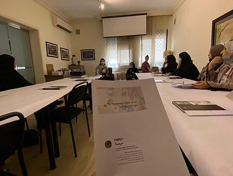 جدة.. ورشة عمل تستقطب 15 محاربة للسرطان وتدعو إلى نشر "العلاج بالفن"