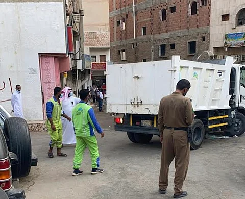 "بصل وبطاطس فاسدة" في حارة الأشراف بمكة.. باعة مخالفون ومصادرات