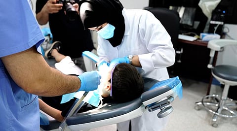 جامعة طيبة تعالج الأطفال المصابين بالشفة الأرنبية وتشوهات سقف الحلق