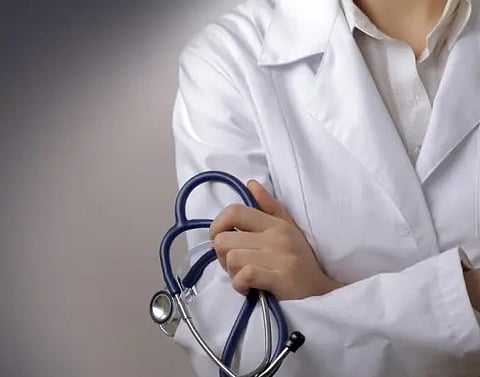 لقاحك في منزلك.. هذه آلية حصول كبار السن على تطعيم "كورونا" في بيوتهم