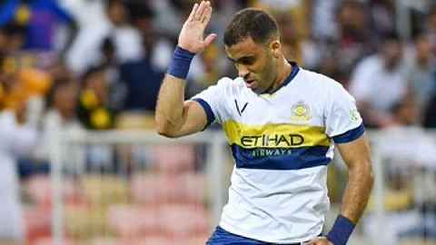 هل ينتقل "عبدالرزاق حمدالله" لنادي "الاتحاد"؟ .. "سبق" تجيب