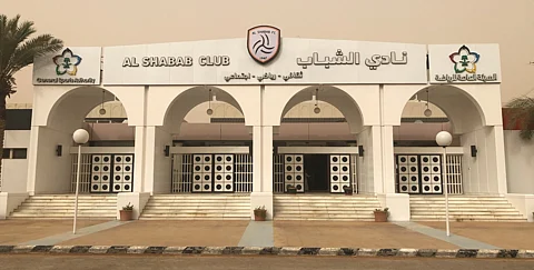 رسميًّا.. الشباب يحصل على شهادة الكفاءة المالية