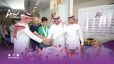 شركة "آبار حائل" للمياه تكرّم "الجميلي" لاعب نادي جبه بحائل