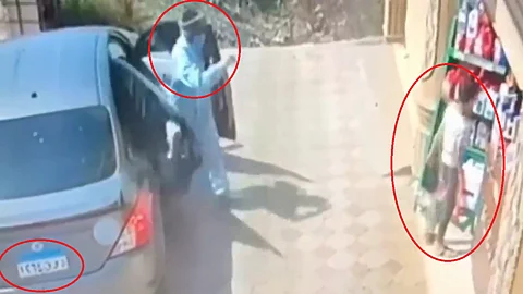 فيديو مرعب.. لحظة خطف طفل مصري وما فعله ملثمون بأمه