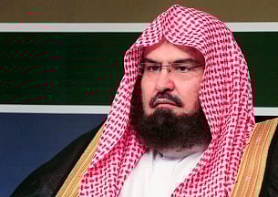 "السديس" يدين الهجمات الحوثية الإرهابية على مطار أبها الدولي