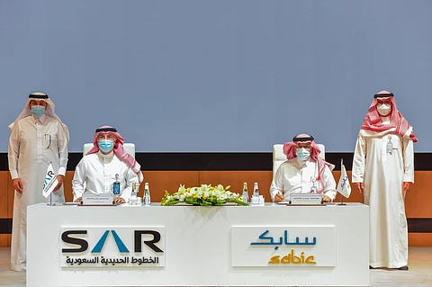 "سار" و"سابك" توقعان اتفاقية لنقل البوليمرات من الجبيل إلى الدمام